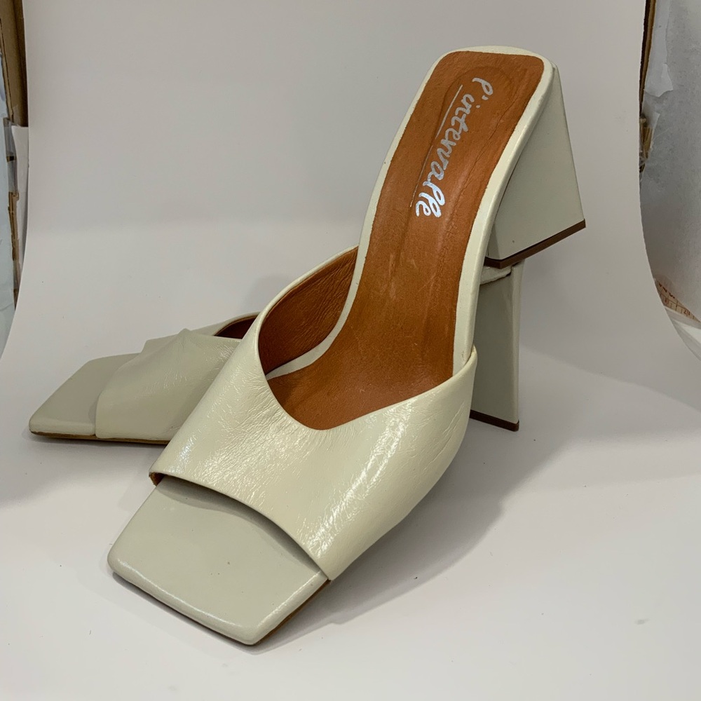 L’INTERVALLE Cream Women's Heeled Sandals
